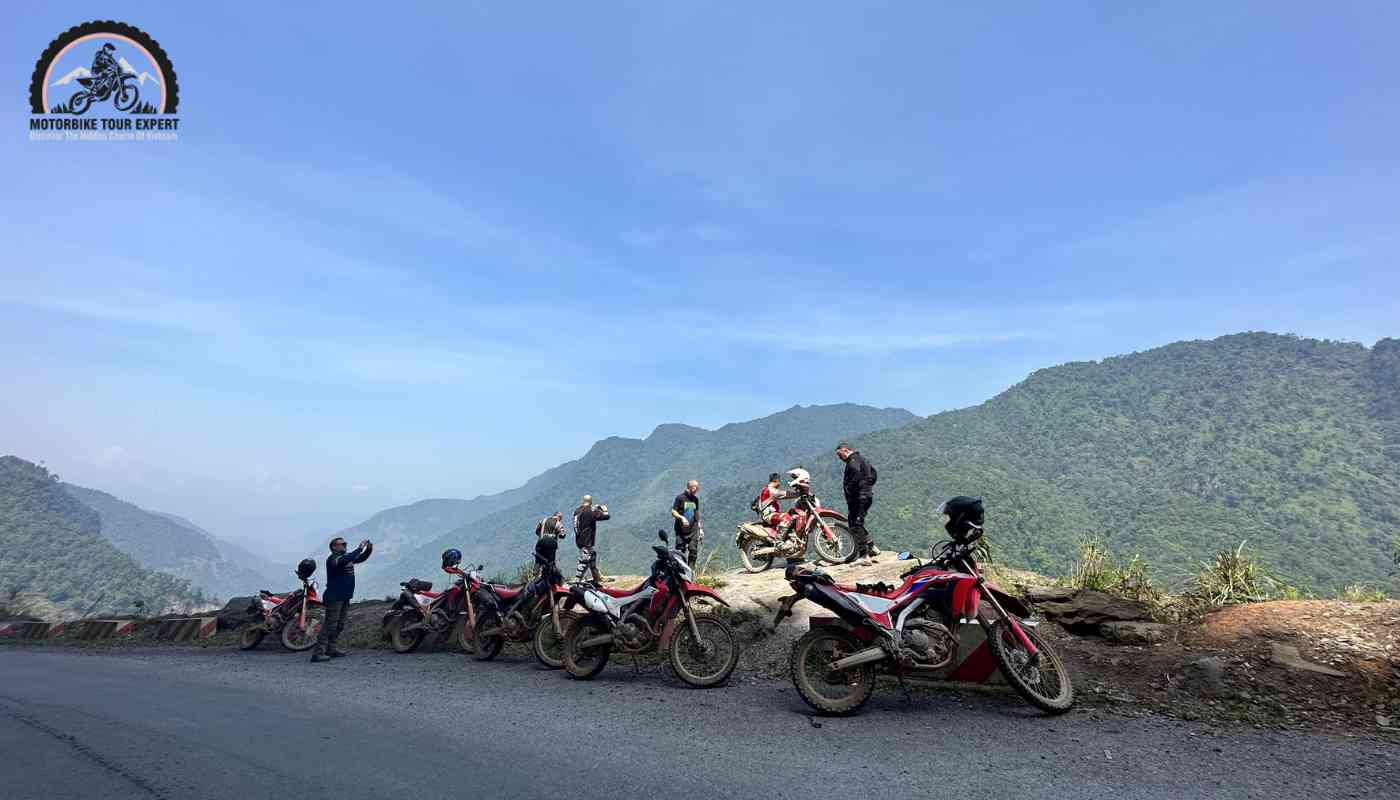 Enjoy the beautiful scenery of the majestic mountains on motorbike routes
