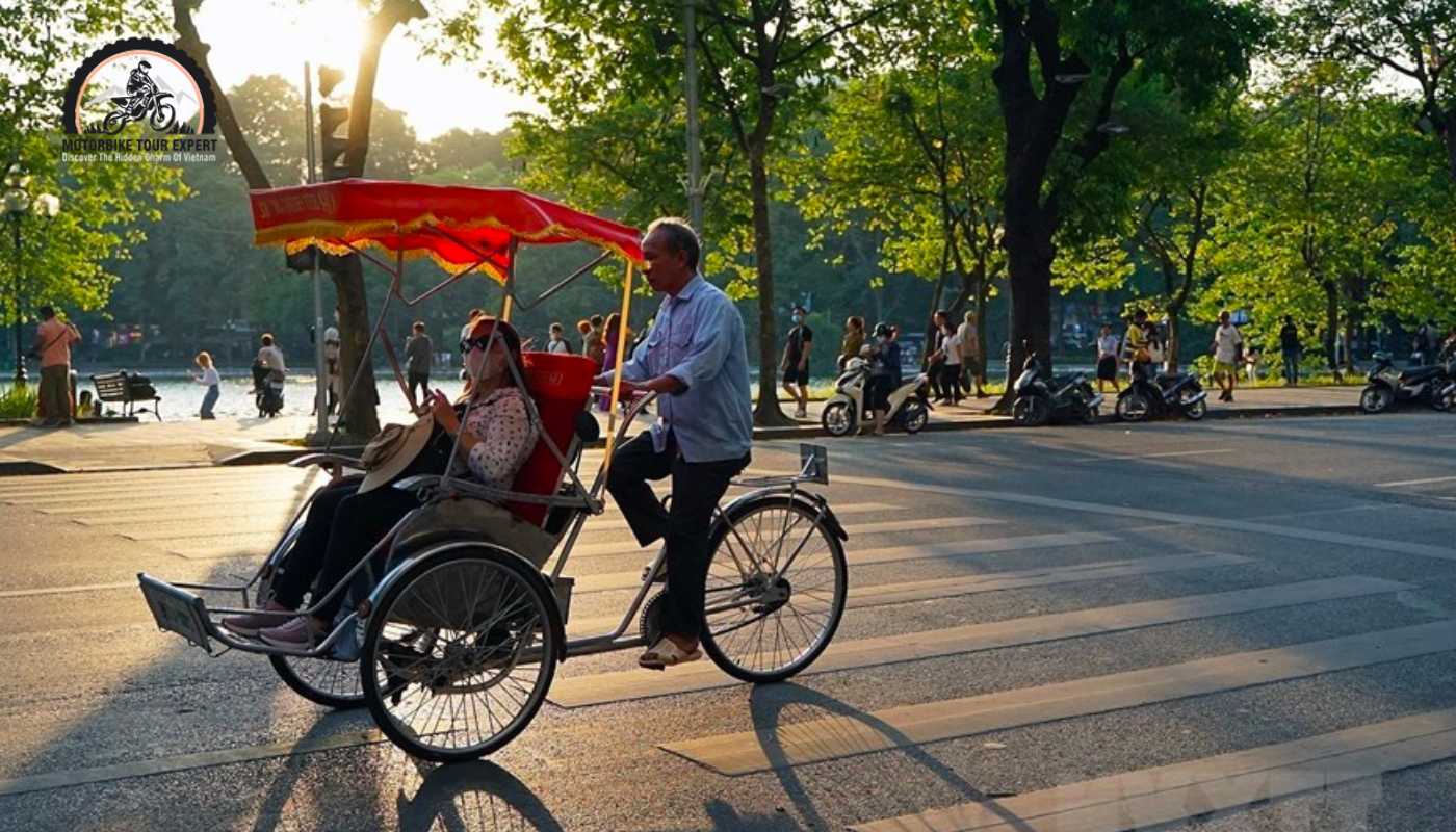 Watch the street on a cyclo - Fun things to do in Hanoi