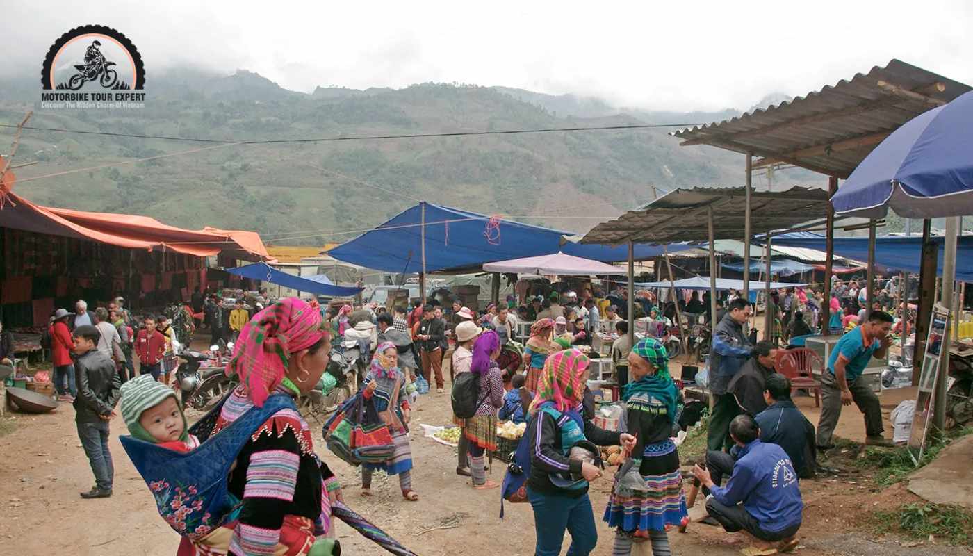 Explore the Local Market of Mu Cang Chai - Recommended things to do in Mu Cang Chai