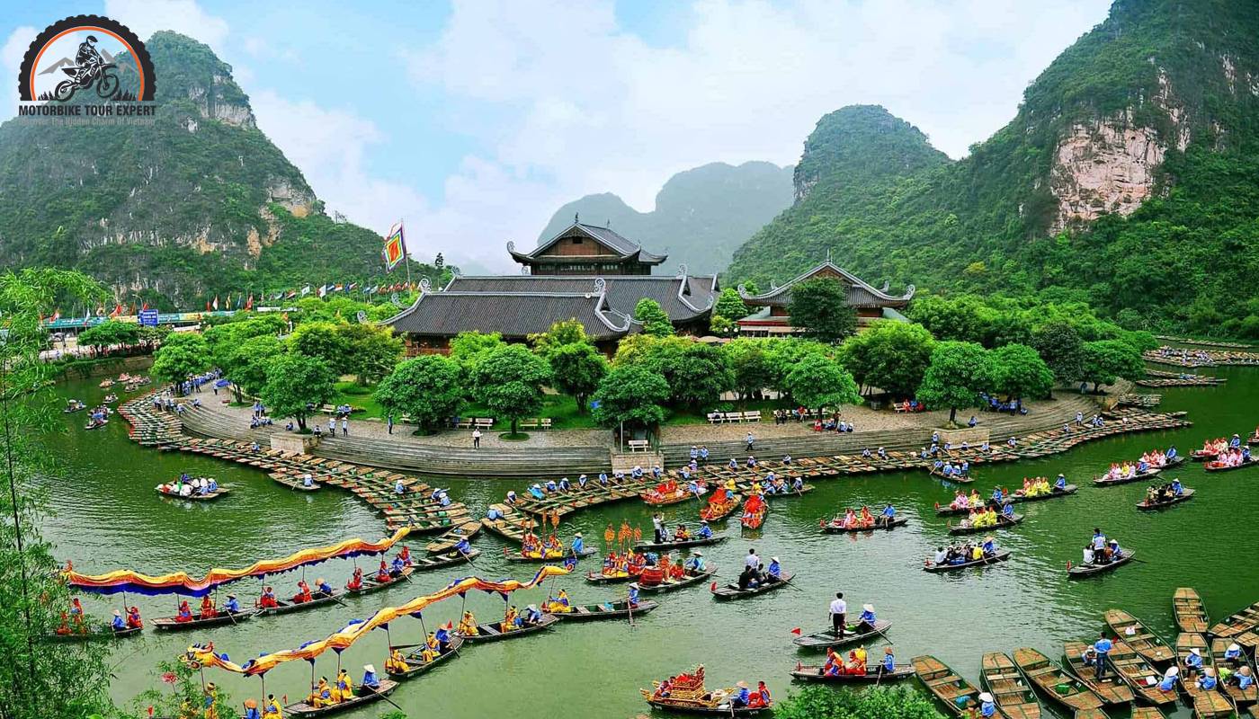 Visit Hoa Lu ancient capital