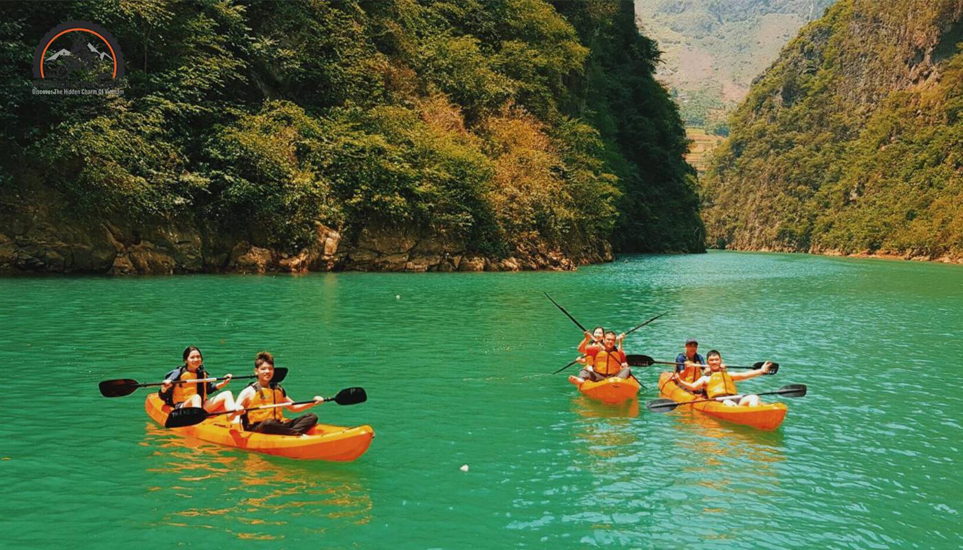 Kayaking on the Nho Que River is a great way to experience Ma Pi Leng