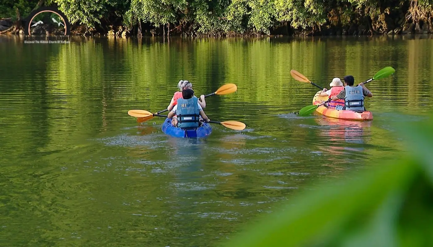 Kayaking in Ba Be Lake