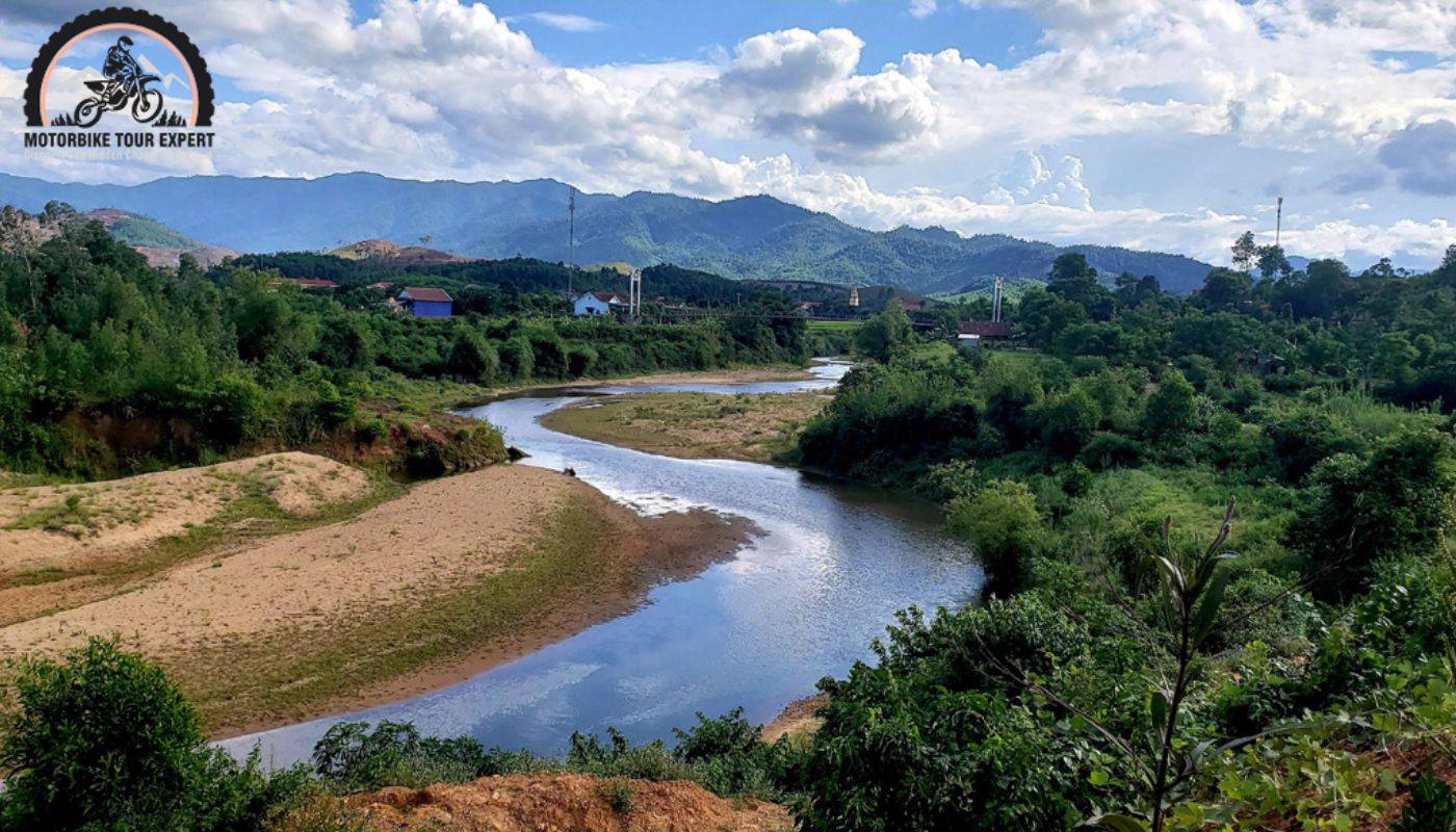 This route takes you through a green and fertile valley along the Bong Lai River