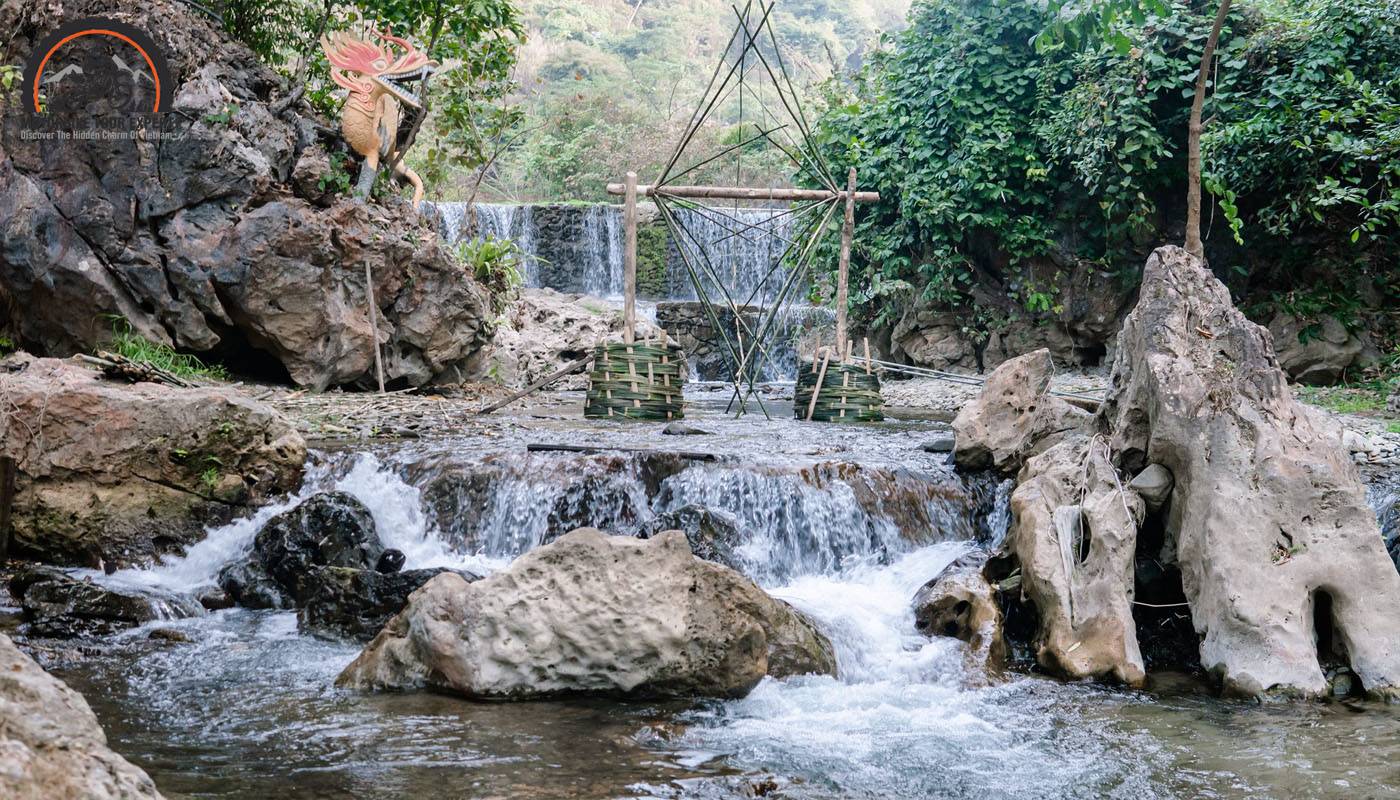 Bon hot spring in Muong Chien village