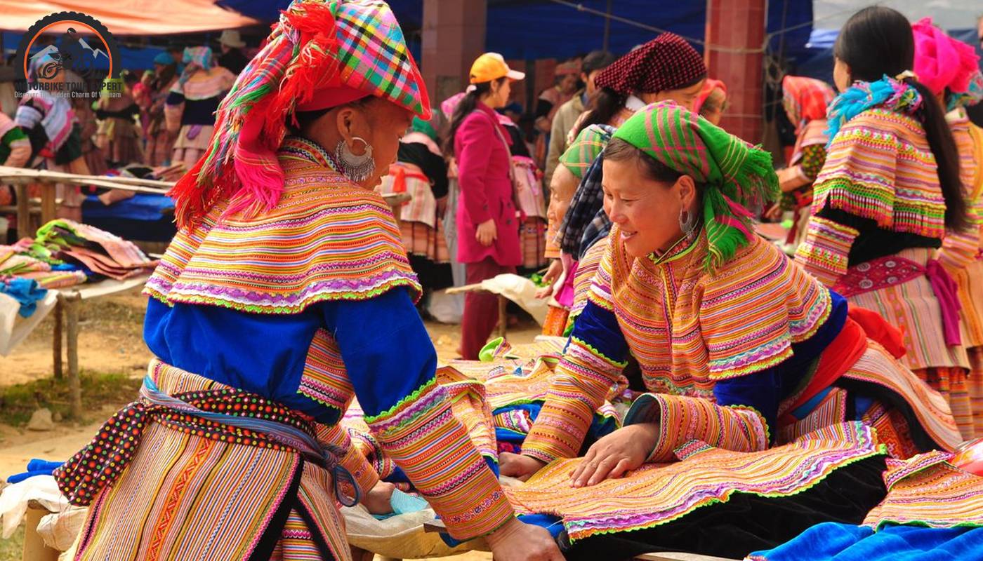 Can Cau Market is a place for weavers to interact and learn from each other