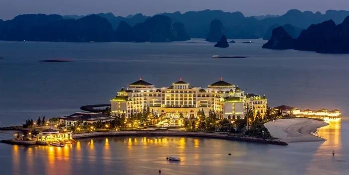 Get accommodation in Vinpearl Resort and Spa Halong