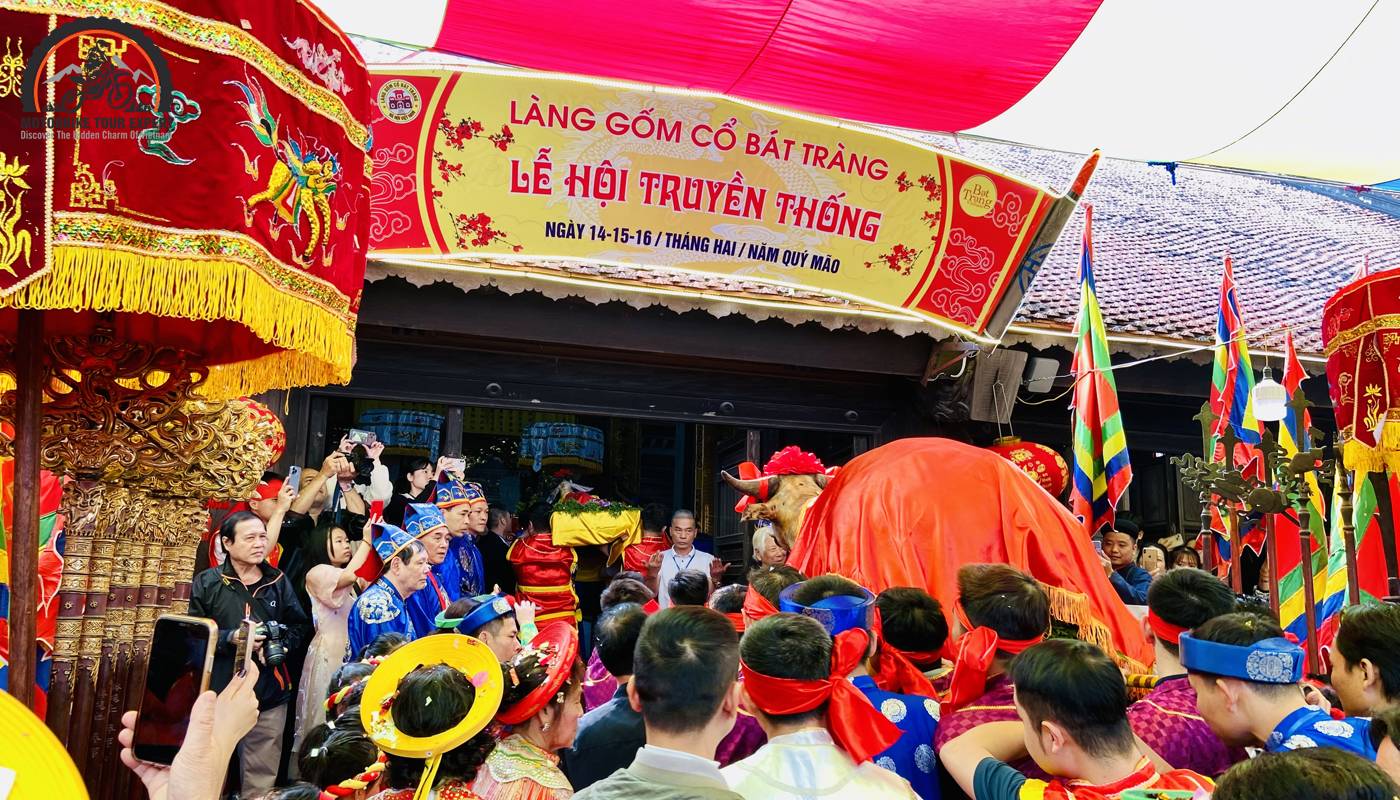 Jubilant communal house festival in Bat Trang village, Gia Lam district