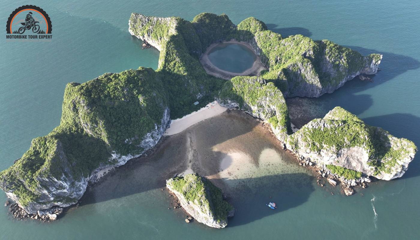 Many motorbike travelers like to kayak on Mat Rong Island