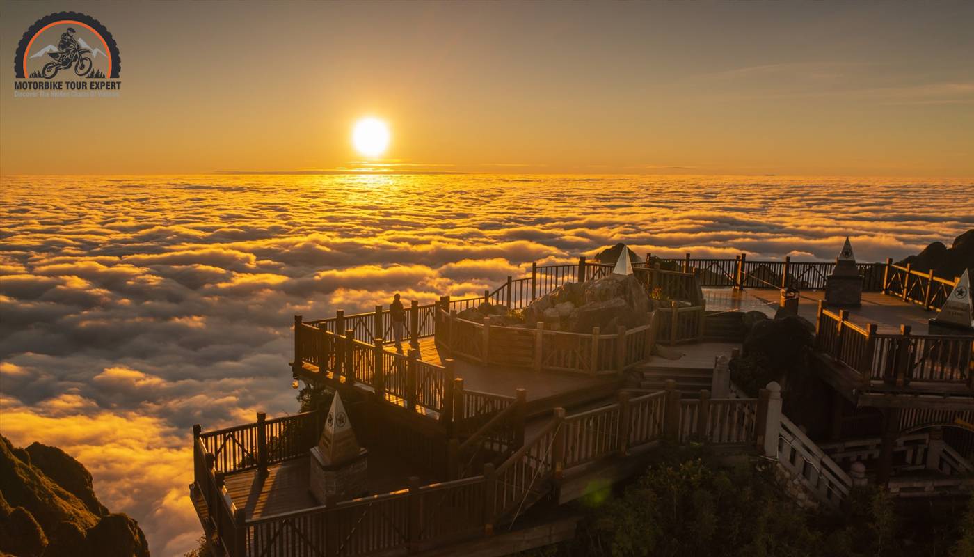 Sunset at the top of Tram Ton pass