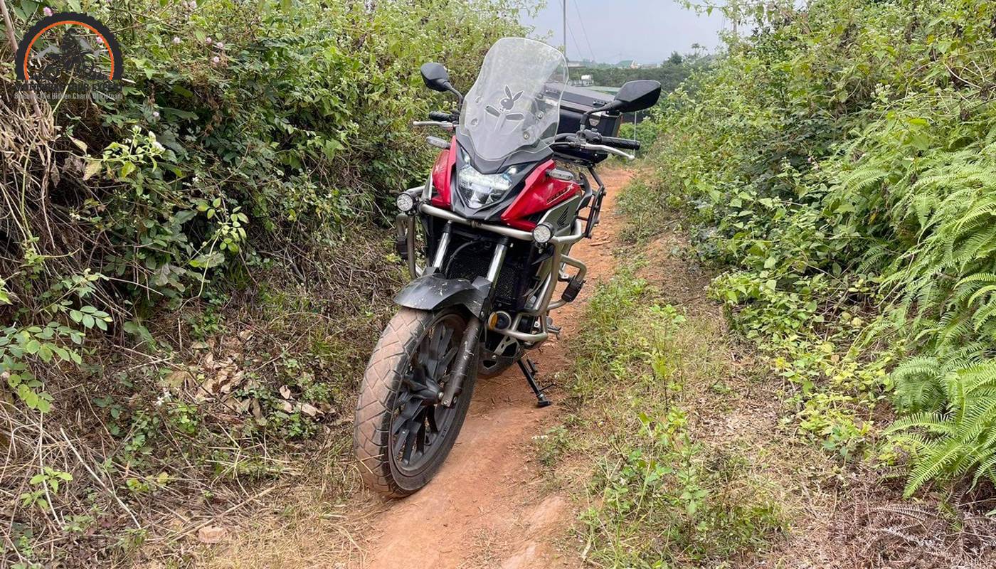 CB500X is the perfect fit for Ho Chi Minh Trail Motorbike Tours|CB500X allows riders to cover 100000-mile distance|Experiencing the fleet Honda CB500x when embark on motorbike tour with Vietnam Motorbike Expert|Flexibility of CB500x is the new definition|Hassle-free Ho Chi Minh Trail Vietnam Motorbike Tours with CB500X|Honda CB500X’s maintenance service available everywhere|How CB500x conquer off-road terrains?|CB500X performance on road|Riders can easily custom your luggage with the ample space on Honda CB500x|The wheels and brakes provide a good balance of on-road and off-road performance|Vietnam Motorbike Tour Expert is customer-centric and offers unforgettable motorbike trips in Vietnam