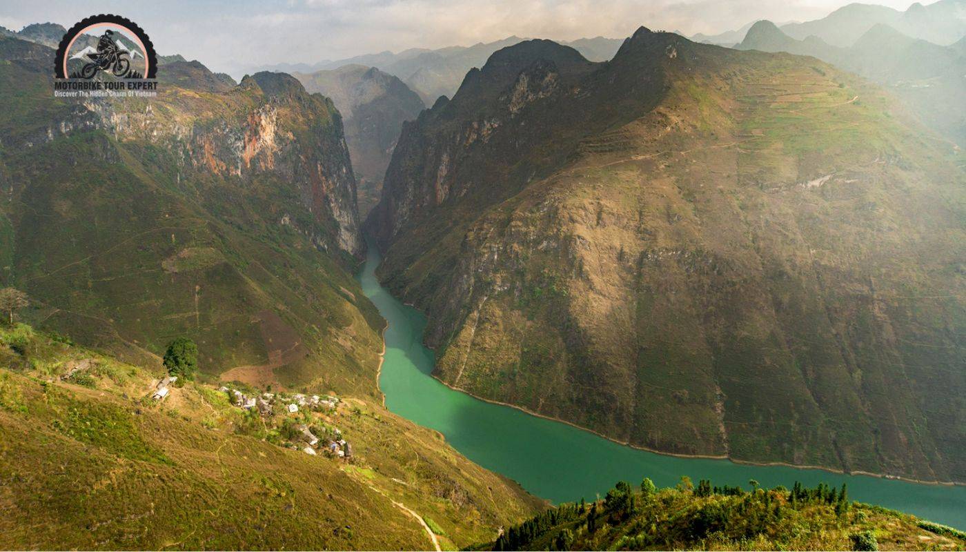Discovering Ha Giang - “The Valley of The Blooming Rocks"|How is the weather in Ha Giang?|Springtime - the best time to join Ha Giang Motorbike Tours to explore the beauty of Ha Giang|March - The Cherry Blossom Season|April - Khau Vai Love Market|May & June - Ha Giang Water Falls Season|August & September - Golden Rice Fields|October & November - Purple Triangle Flower Blooms|December - Canola Flower Season|Lung Cu Flag Tower|Quan Ba Heaven Gate|Dong Van Karst Plateau Geopark|Ma Pi Leng Pass|Hoang Su Phi Terraced Fields|Explore Ha Giang by joining our Ha Giang Loop Motorbike Tour|Quan Ba Heaven Gate|Dong Van Karst Plateau Geopark in Ha Giang