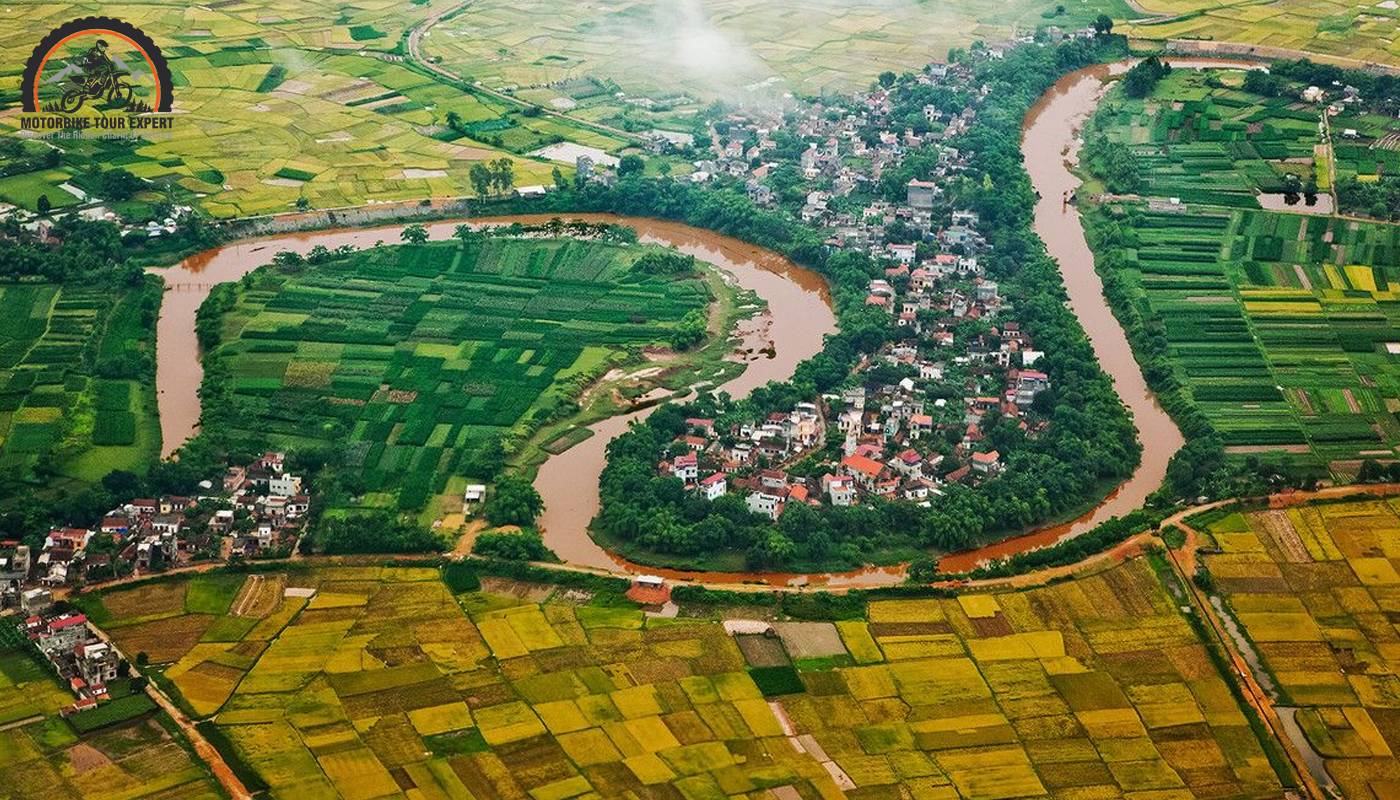 Hanoi Countryside Motorbike Tour: Explore the beauty of Hanoi's countryside|Engage in a hands-on experience at Lang Gom - Bat Trang Village|Proper gear will significantly shape your overall experience|The proficient guide elevates the overall safety and enjoyment of the motorbike tour|Long Bien Bridge is a historic landmark providing expansive views of the Red River|The route winds through enchanting villages|Local spiritual practices and the breathtaking rural landscapes |Immerse yourself in the heartening experience of a homestyle lunch|Unwind at a charming roadside café|Our team has nearly two decades of Hanoi Countryside motorbike tour experience 