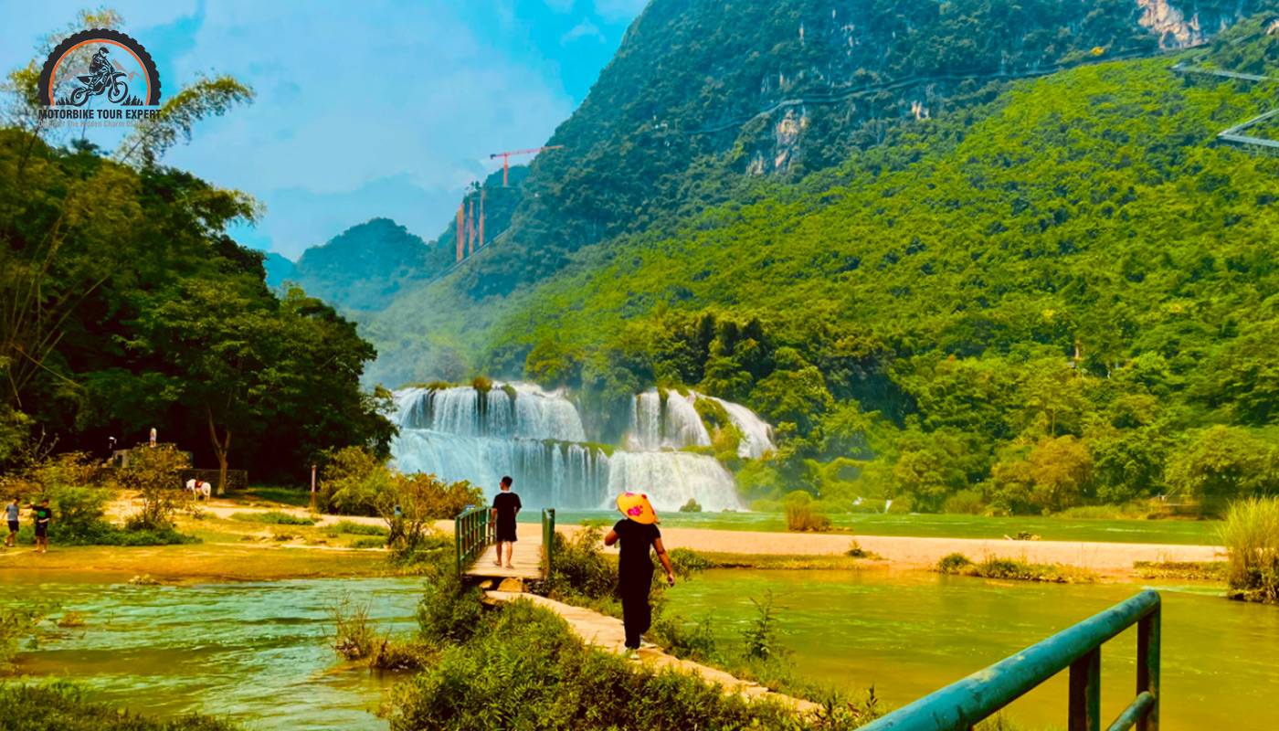 Harvest season is the best time to join Ban Gioc Waterfall Tours to see golden rice|Ban Gioc Waterfall is a great destination for riders|The best time to join Ban Gioc Waterfall Tours is flower season|Coming to Ban Gioc by motorbikes for the best feeling|The rainy season in Ban Gioc has its own interesting features |Having a memorable Ban Gioc Waterfall trip with Vietnam Motorbike Tour Expert