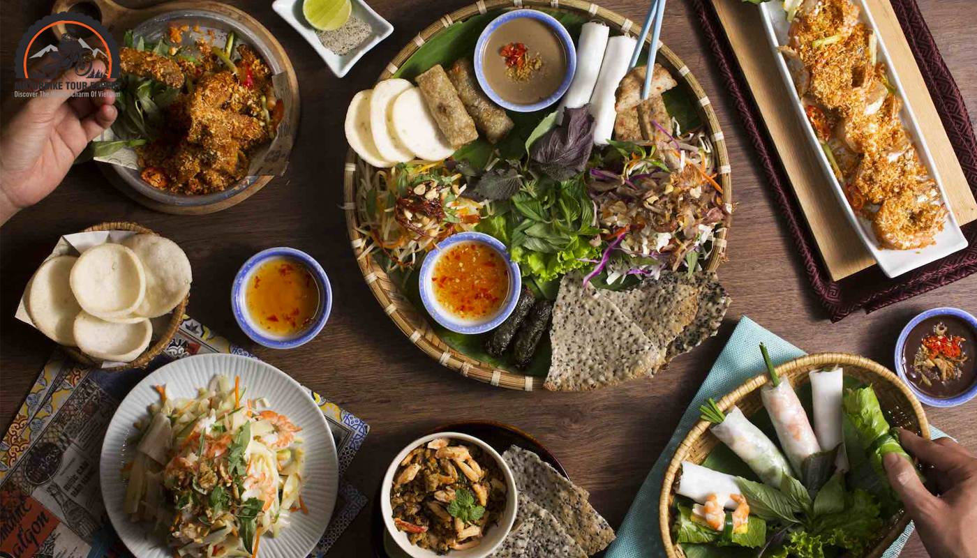 The taste of Southern Cuisine is very unique|Com Tam is a symbol of Sai Gon|Enjoy Banh Xeo with pickles|Hu Tieu Nam Vang has a special flavour|Banh Mi is very famous with the foreigners|Goi Cuon is made with simple ingredients|You must try Banh Can when travel to the Southern of VietNam|Che is a favorite desert in Viet Nam||