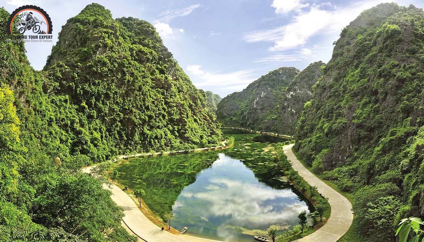 Choose the route which suitable with your|Choose the route which suitable with your|This route take about 5-6 hours to get to Ninh Binh|Stop at Phu Ly City to take a break|This option is the fastest route|This new route is the latest route from HaNoi to Ninh Binh