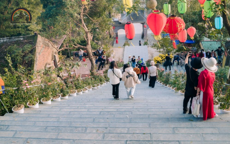 Where to stay when visiting Huong Tich Pagoda