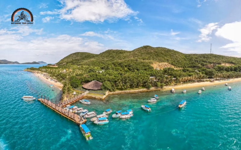 Hon Tam Island