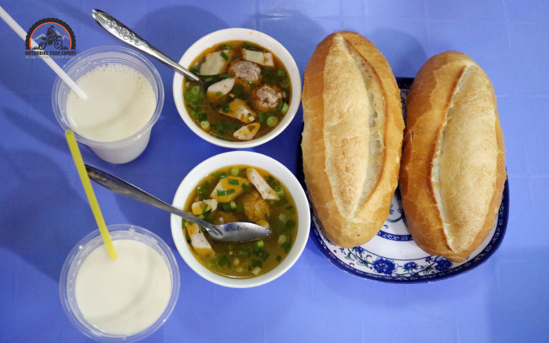 Bánh mì xíu mại Dalat