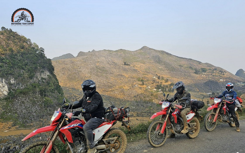 Traveling the Hai Van Pass by motorbike is the most popular option