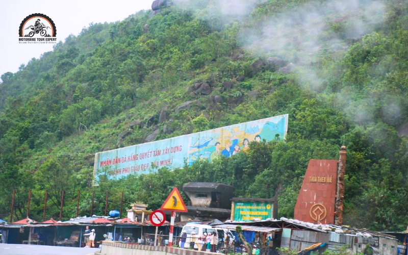 The route from Hue to Hai Van Pass