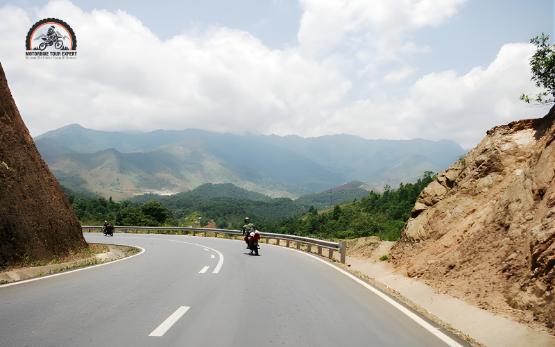 Using motorbike is the most common way to travel to Pha Din Pass