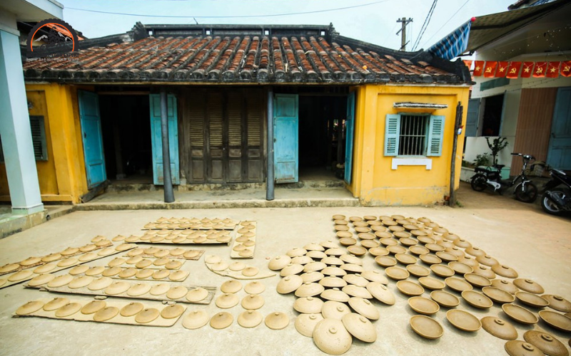 If you are a culture enthusiast, a family with children, or a photographer, Thanh Ha village offers high value