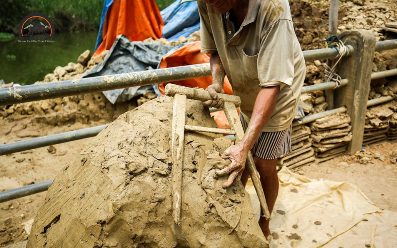 Making Thanh Ha Pottery - Clay preparation process