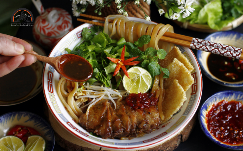 Cao Lầu - the dish most travelers associate with Hoi An food
