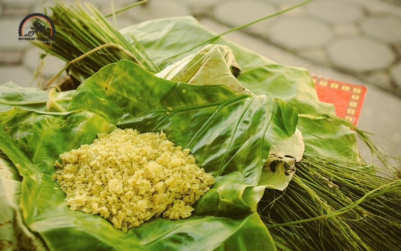 Com is one of the most iconic autumn foods in Hanoi