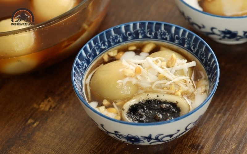 Floating rice cake is a warm dessert traditionally enjoyed in Hanoi