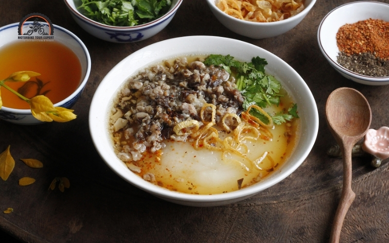 Hot savory rice porridge
