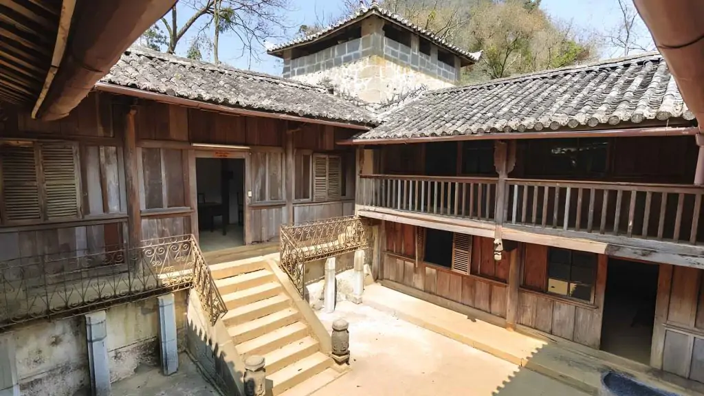 The front section served as the palace’s reception and administrative area