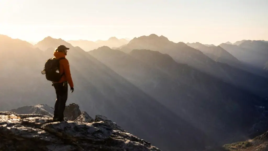 Solo riders can take spontaneous detours and linger at scenic spot